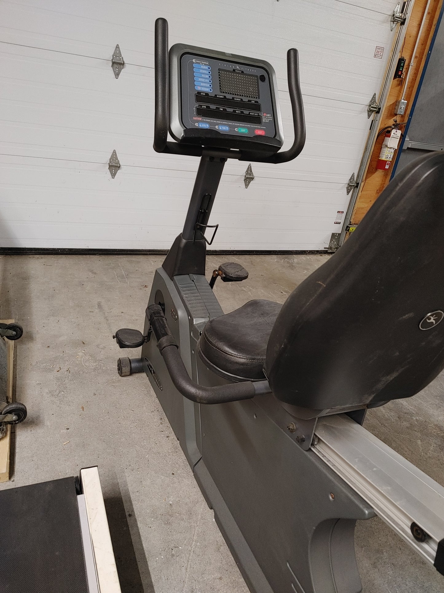 R2600 Recumbent Bike